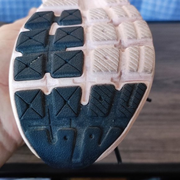 Under Armour Surge sneakers black and pink girl's youth size 4 - Picture 9 of 10